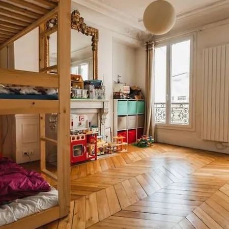 Апартаменты Canal St Martin Париж